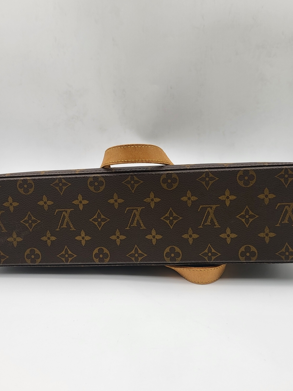 LOUIS VUITTON Monogram GM Luco. Authentic w/COA.. - Picture 5 of 16